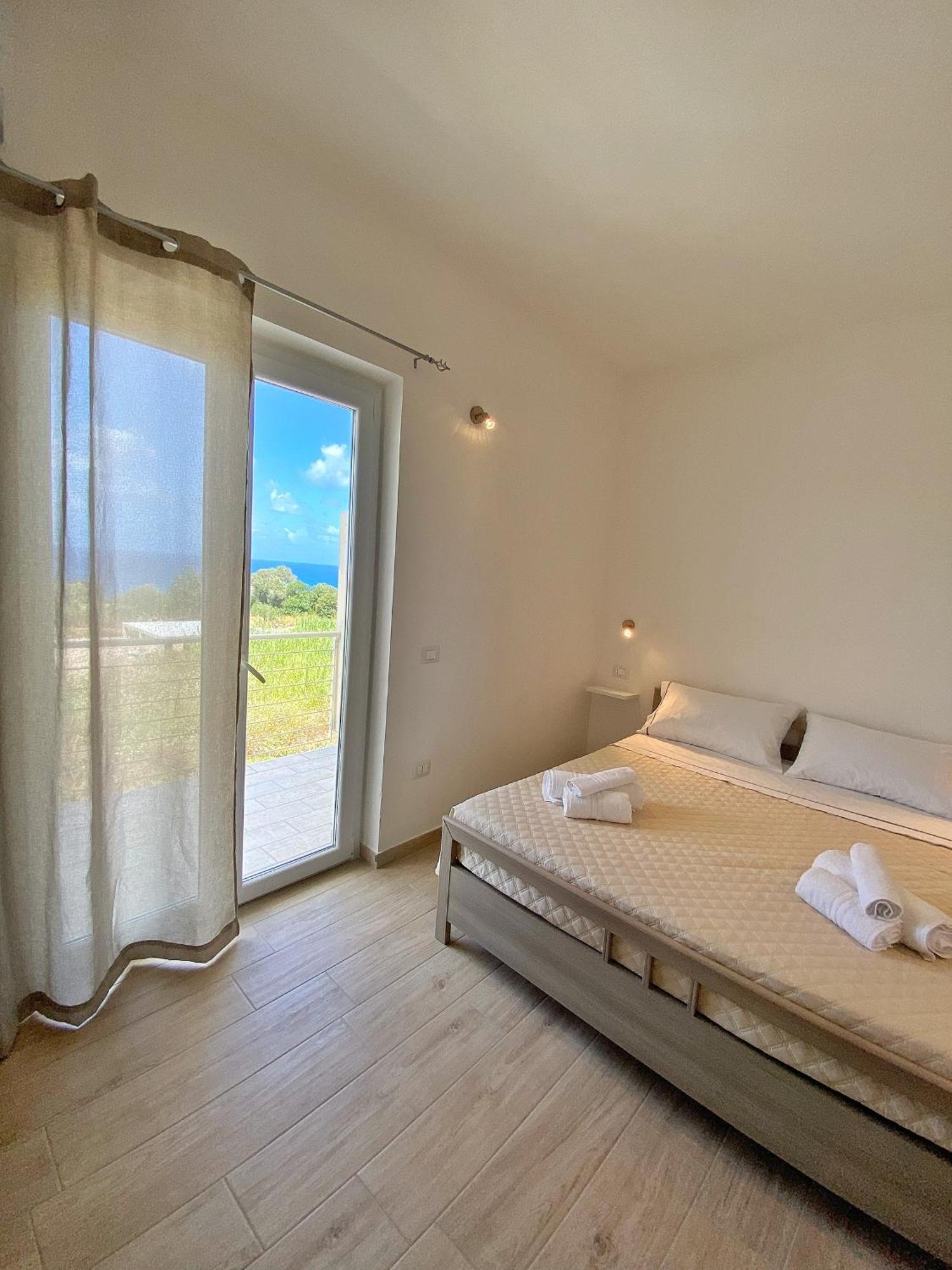 Campus Dei - Tropea Rooms エクステリア 写真